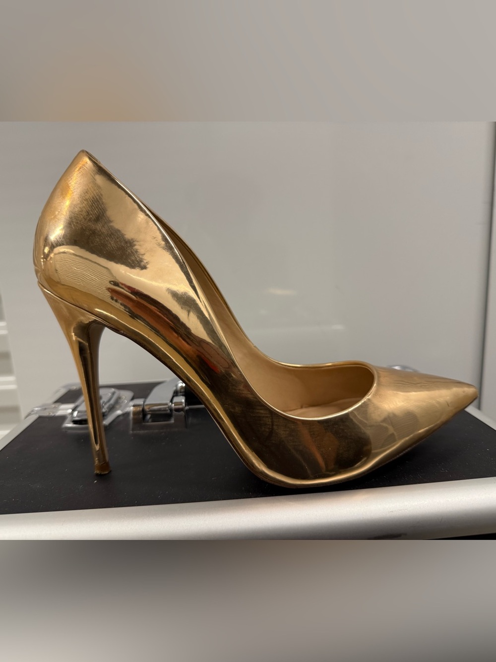Steve Madden ROSE Gold Pointed-Toe Pumps - Picture 4 of 9
